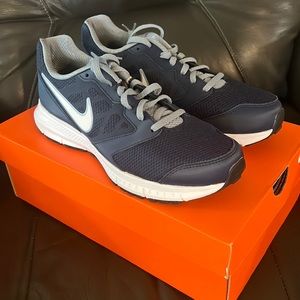 Nike Men's Athletic Shoes - Navy and Gray